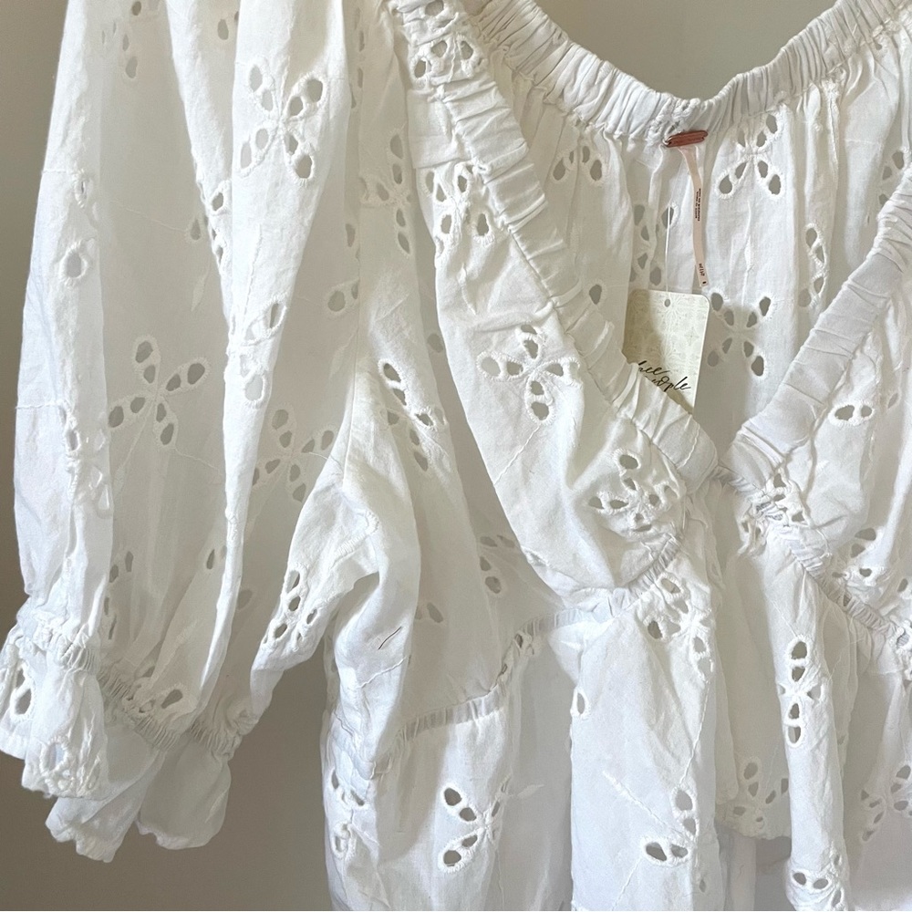 NWT Free People Eyelet Ruffle V-neck Blouse in Optic White - XL - Picture 2 of 5
